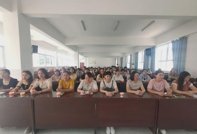 新县小学第三教研协作区教学教研工作总结表彰会在启福小学举行