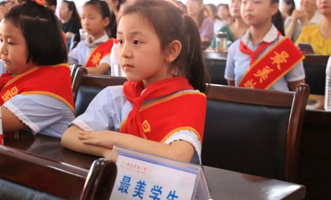 默默无闻奉献智慧,孜孜不倦耕耘心田--河南省信阳市新县启福小学