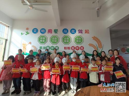 庐山市第三小学举行第一届 校园厨王争霸赛 活动 组图