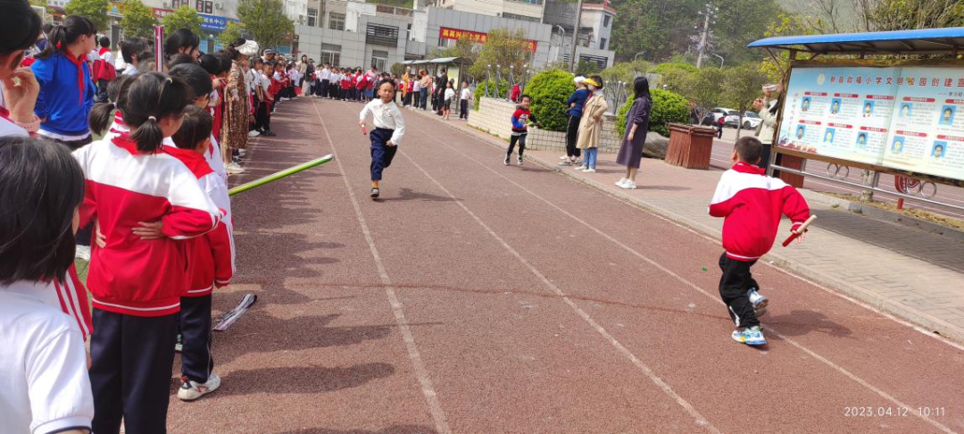 运动凝聚力量 激情飞扬赛场 新县启福小学举行2023年春季运动会