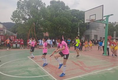 新县启福小学“市长杯”足球赛、县运动会、“校长杯”篮球赛颁奖