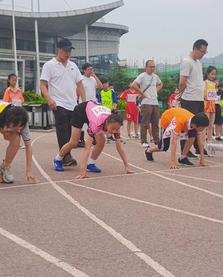 新县启福小学“市长杯”足球赛、县运动会、“校长杯”篮球赛颁奖