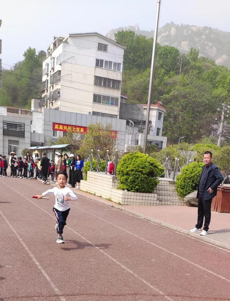 运动凝聚力量 激情飞扬赛场 新县启福小学举行2023年春季运动会