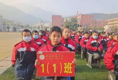 新县启福小学召开"校园安全暨疫情防控宣讲"大会