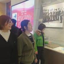 新县启福小学开展“缅怀先烈、继承红色基因”清明节祭扫活动