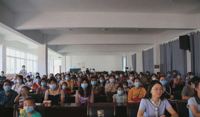 新县启福小学召开2021年秋新生家长会