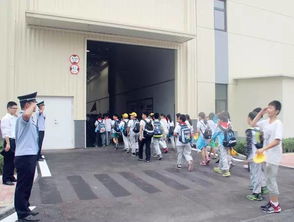 到义乌动力小镇吉利工厂去参观 佛堂小学师生感受现代工业的魅力