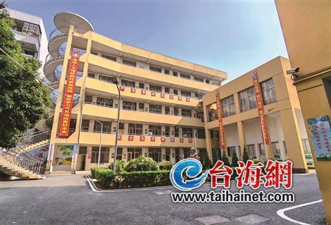 58年办学培养一批批名师 优秀校友