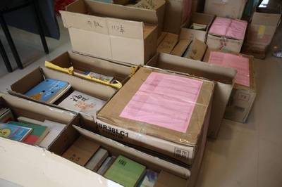 炎炎夏日送清凉！海峡教育报社等单位为永泰嵩口公益图书馆及啟福小学捐书